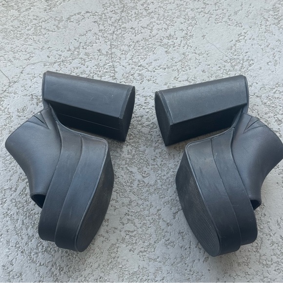 STEVE MADDEN CAGEY PLATFORM SANDAL BLACK